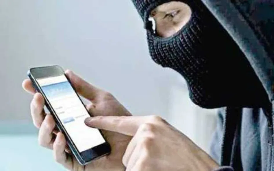 El sujeto le exigía dinero a su víctima con tal de no exponerla en redes sociales.