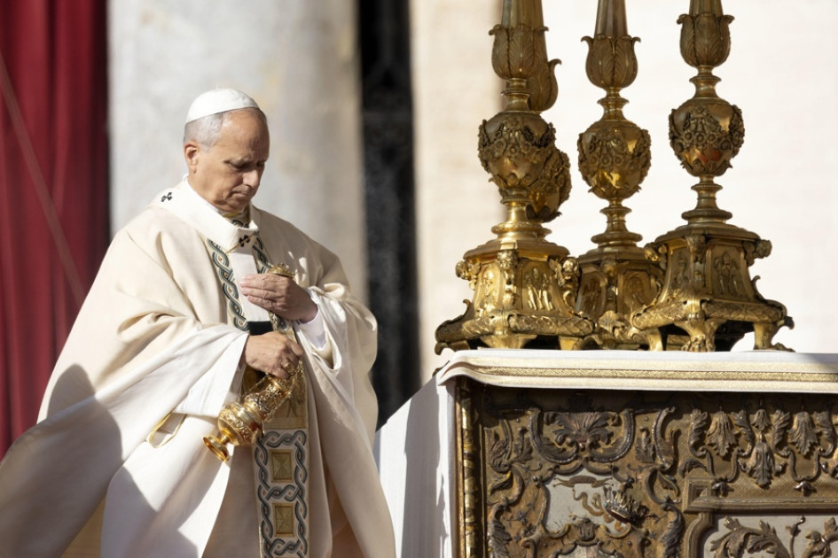 El papa León XIV durante el acto de canonización este domingo en el Vaticano.