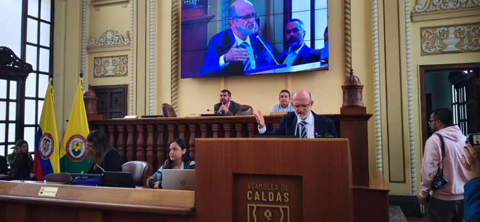 Henry Gutiérrez Ángel, gobernador de Caldas, durante su discurso en la instalación del tercer periodo de sesiones ordinarias de la Asamblea de Caldas. 