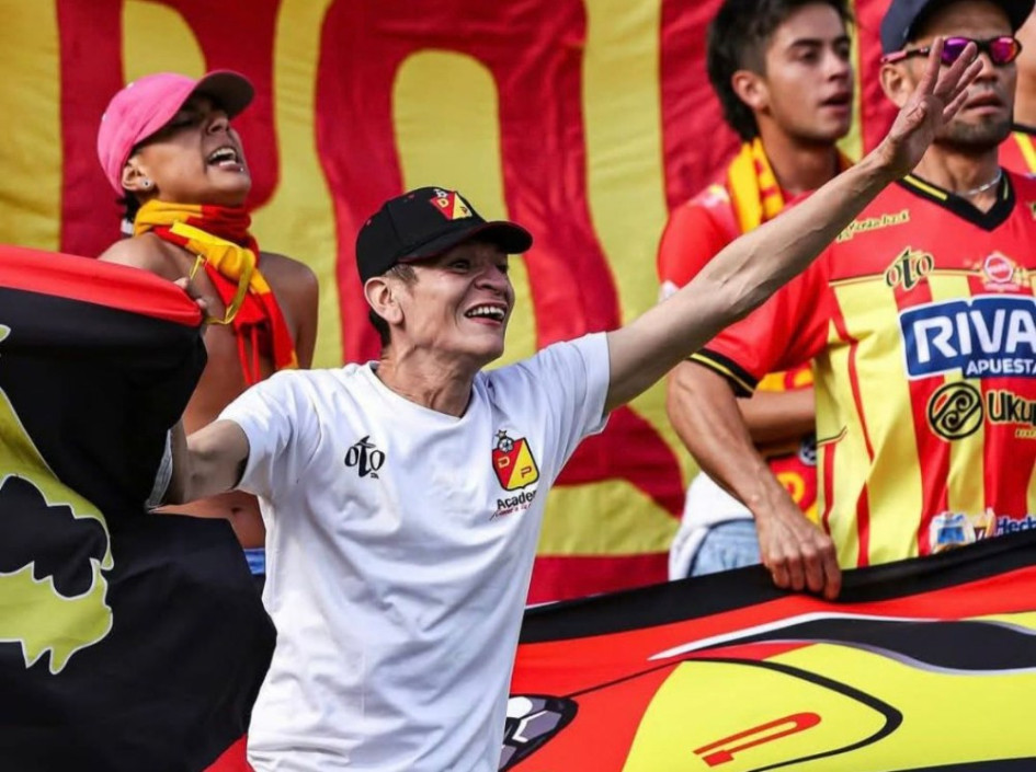 Jeison Díaz, hincha del Deportivo Pereira que se accidentó en Tolima, sigue en coma inducido. Su familia lo recuerda por su alegría y por sus pasiones 