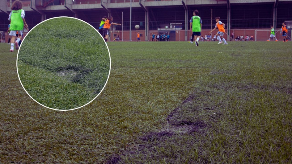 Estos son los huecos de la cancha auxiliar de Manizales que tienen inconformes a los deportistas. El tapete cumple tres años y nueve meses de instalado y ya presenta anomalías. La Alcaldía explica lo que sucede.