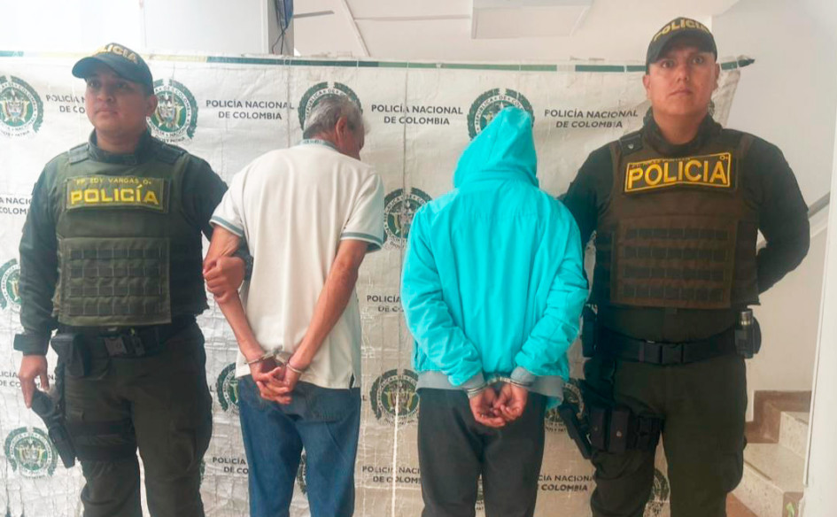 Las investigaciones y seguimientos permitieron ubicarlos en Mallama Piedrancha, municipio nariñense, en donde los detuvieron durante un procedimiento de toma de antecedentes en un bus de transporte público que se movilizaban a Tumaco.