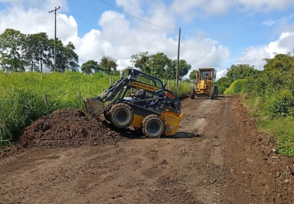 Maquinaria del Quindío realiza mantenimiento en vías rurales de Calarcá, Circasia y Quimbaya.