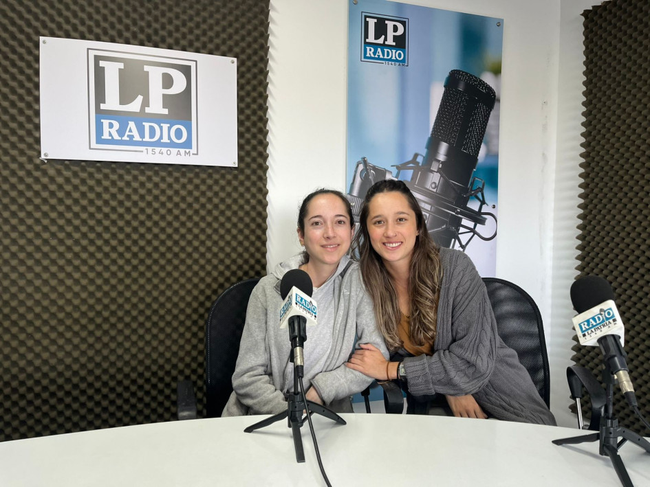 Mariana y Susana Mejía Hincapié, primas del ciclista Martín Arango Hincapié, quienes promueven una campaña en su honor y piden justicia para su caso. 