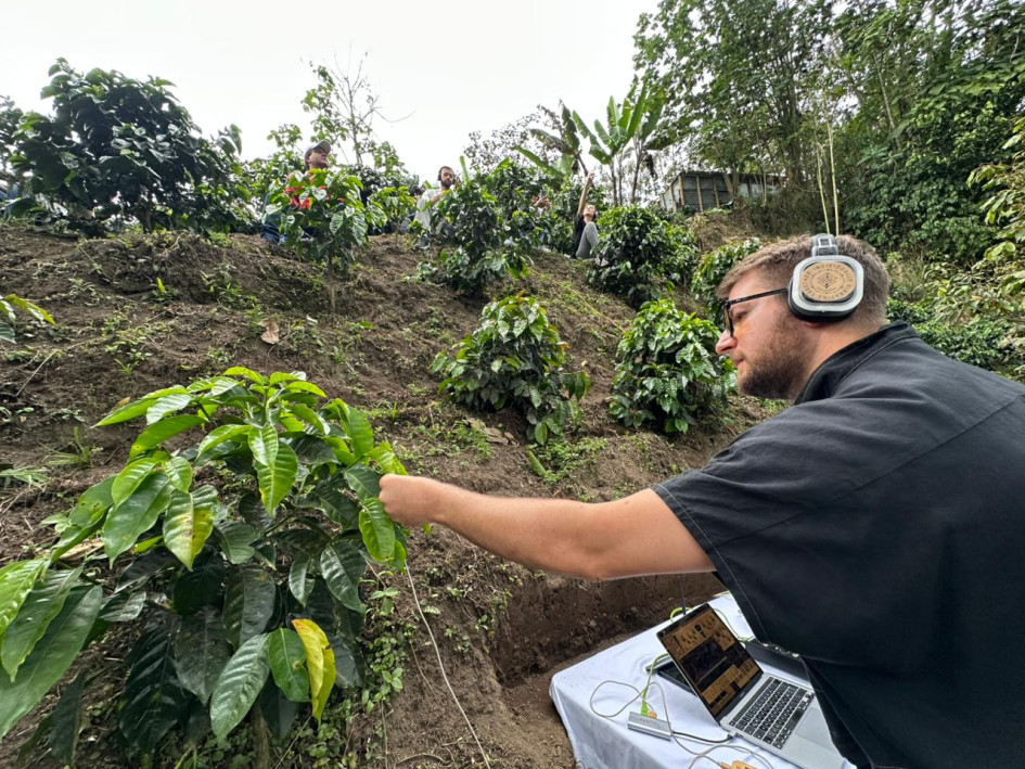 El argentino Hilario Gramaglia, conocido como Hila, compartió la música del café en Tominejo Ecolodge, en Neira (Caldas). 