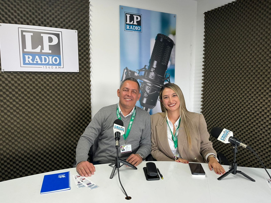  Orlando Jaramillo, director comercial de Finanfuturo y Paola Cardona Noreña, directora de mercadeo estratégico y de clientes de la misma entidad. 