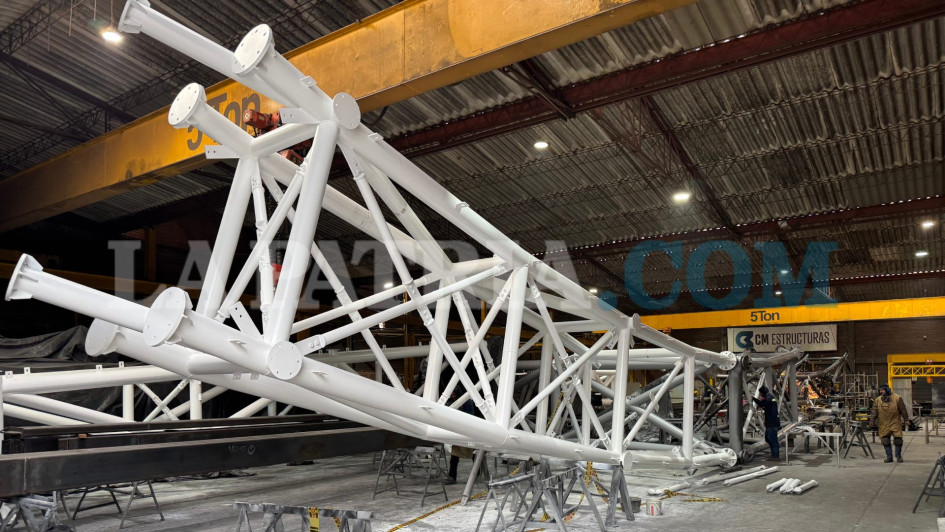 El corazón de la renovación del bulevar de Chipre, un puente de 56 metros y 40 toneladas de acero, ultima detalles antes de viajar de Dosquebradas a Manizales.