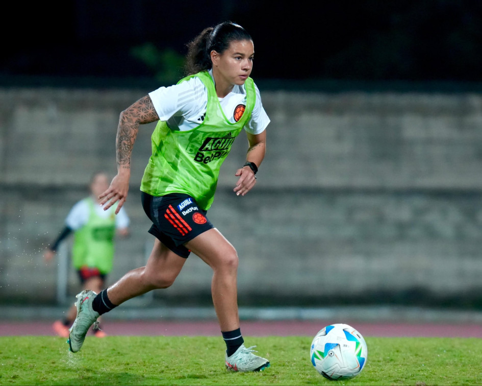 Ilana Izquierdo se perfila como titular en la zona de volantes de la Selección Colombia para enfrentar a Perú en el inicio de la Liga de Naciones Femenina.