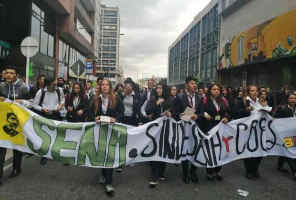 Foto I Tomada del Sindesena I LA PATRIA  En Colombia anuncian un paro que llevaría al cierres de sedes de enseñanza, lo que generaría la parálisis en la formación de miles de aprendices, a partir de este martes 7 de octubre del 2025 y d emanera indefinida.