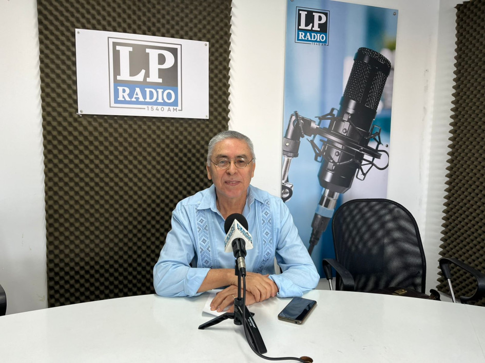   Uriel Giraldo, director del Festival de Literatura Nos Queda la Palabra y de la sala de teatro El Escondite de Manizales.  