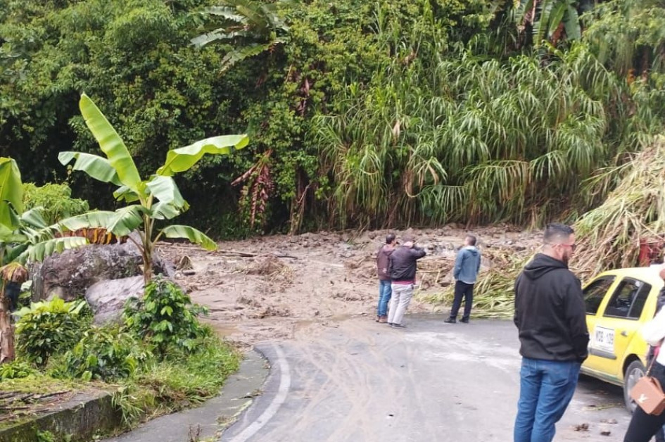 Este es el deslizamiento que cayó en el sector de La Estrella, vía Manzanares - Pensilvania, y que cerró el paso en el oriente de Caldas.