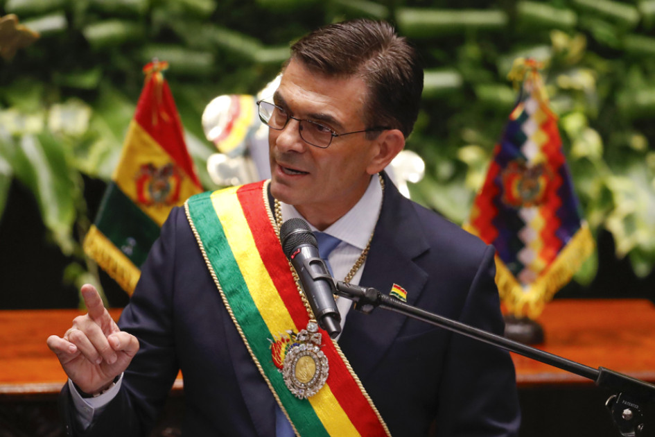 El presidente constitucional de Bolivia, Rodrigo Paz Pereira, pronuncia un discurso este sábado, luego de su investidura en La Paz (Bolivia).