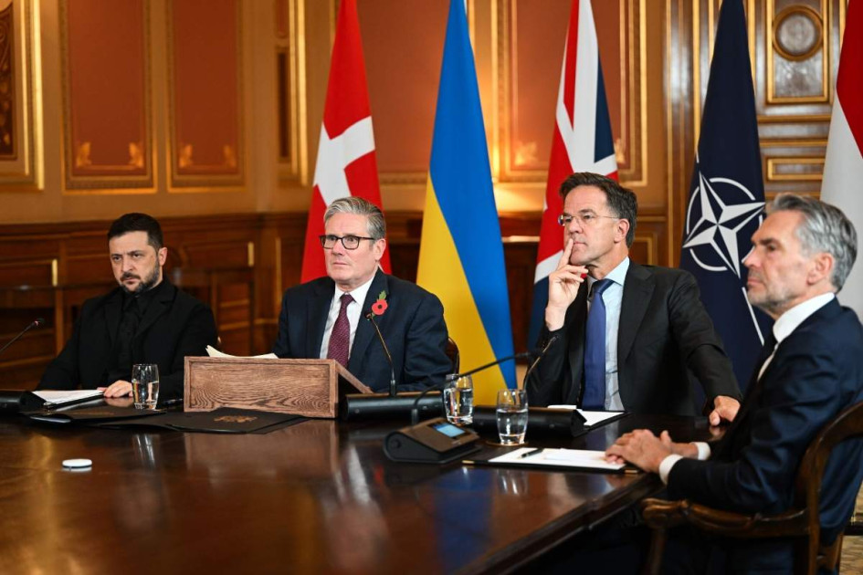 El presidente de Ucrania, Volodímir Zelenski; el primer ministro británico, Keir Starmer; el secretario general de la OTAN, Mark Rutte; y el primer ministro neerlandés, Dick Schoof, durante una reunión de la "Coalición de Voluntarios" en Londres, Reino Unido. 