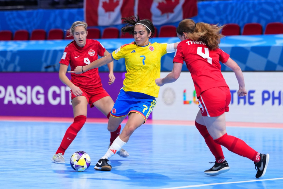 La selección Colombia venció 2-0 a Canadá en su debut. 