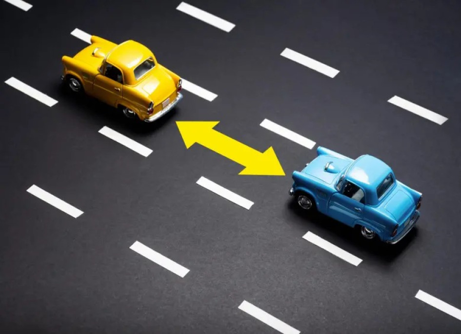 Foto|Cortesía El Colombiano| LA PATRIA  El artículo 108 del Código Nacional de Tránsito establece las distancias de separación que deben mantener los vehículos que circulan en el mismo carril, las cuales dependen de la velocidad a la que se desplazan.