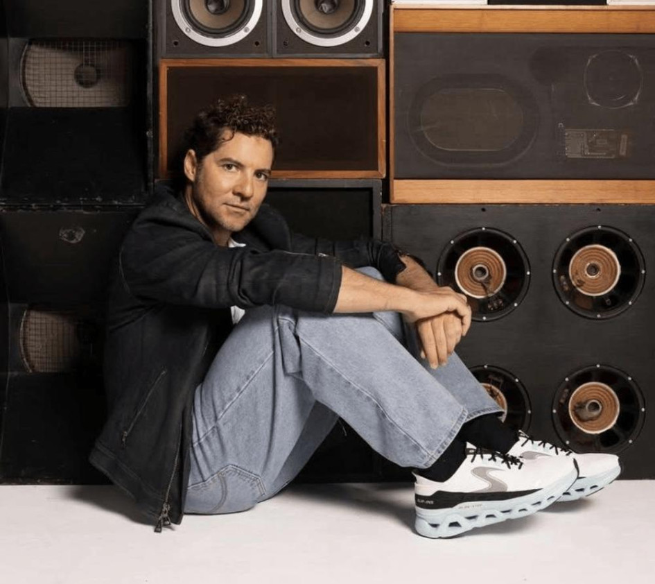 El artista español David Bisbal continúa como embajador global de Skechers, sumando visibilidad a la campaña internacional de la marca, que busca conectar con públicos que valoran el dinamismo y la autenticidad.