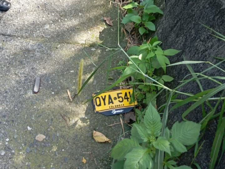 La placa de la moto quedó a un lado