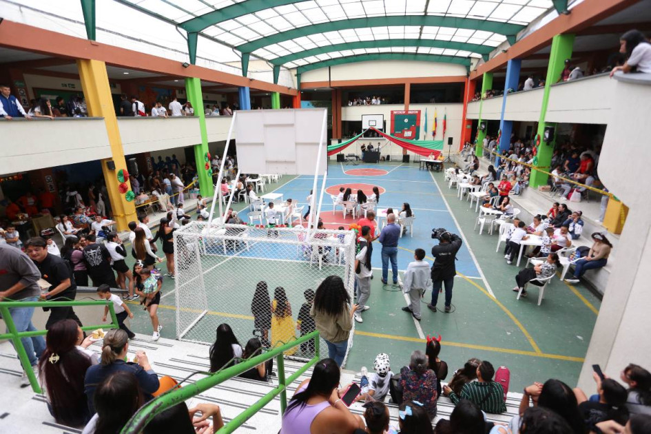 El colegio Bosques del Norte de Manizales llevó a cabo, en compañía de la comunidad, la cuarta edición de su Feria de Emprendimiento. También celebró el Día de la Familia. 
