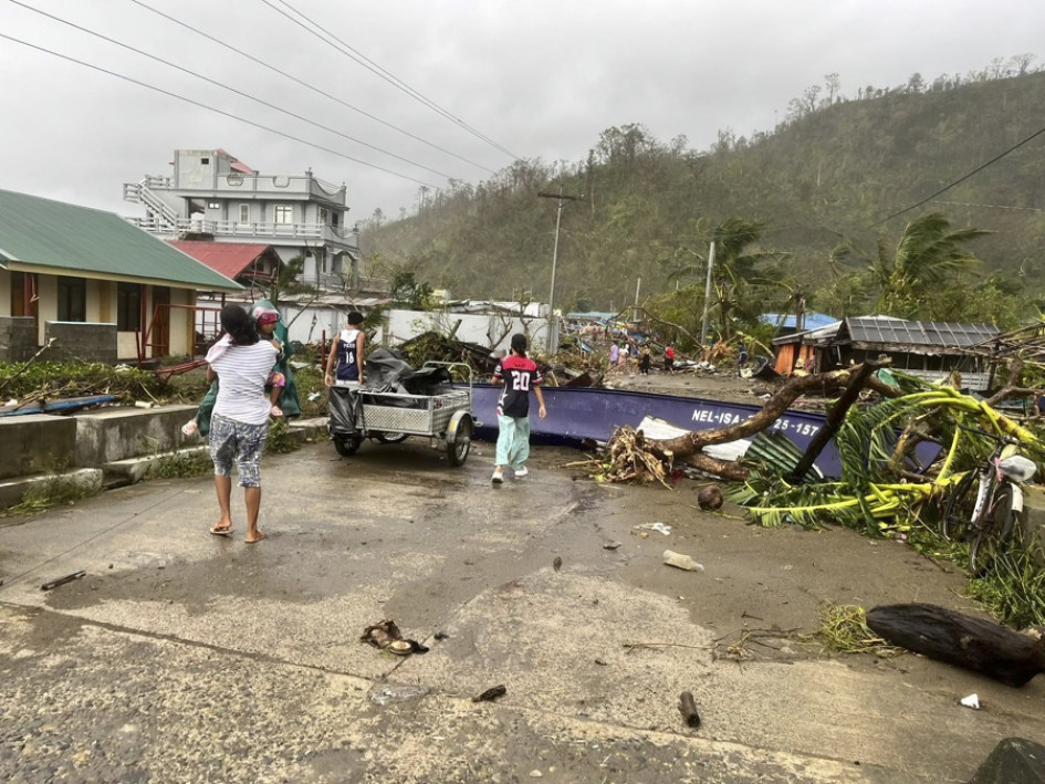 Estragos por el supertifón Fung-wong en Filipinas.