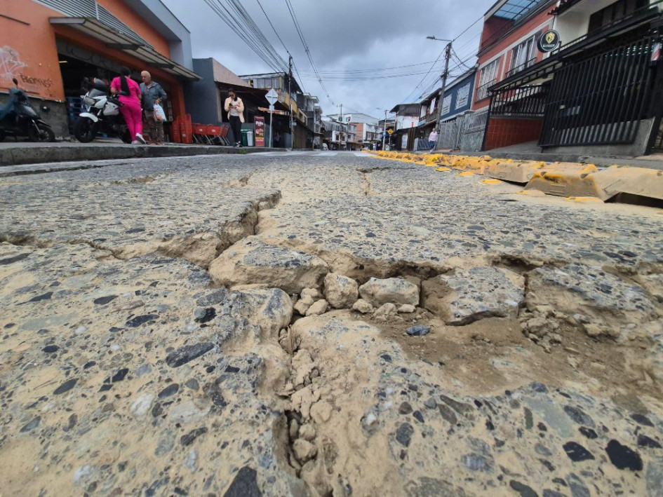 Este es el hueco al frente del Ara en el barrio Fátima.