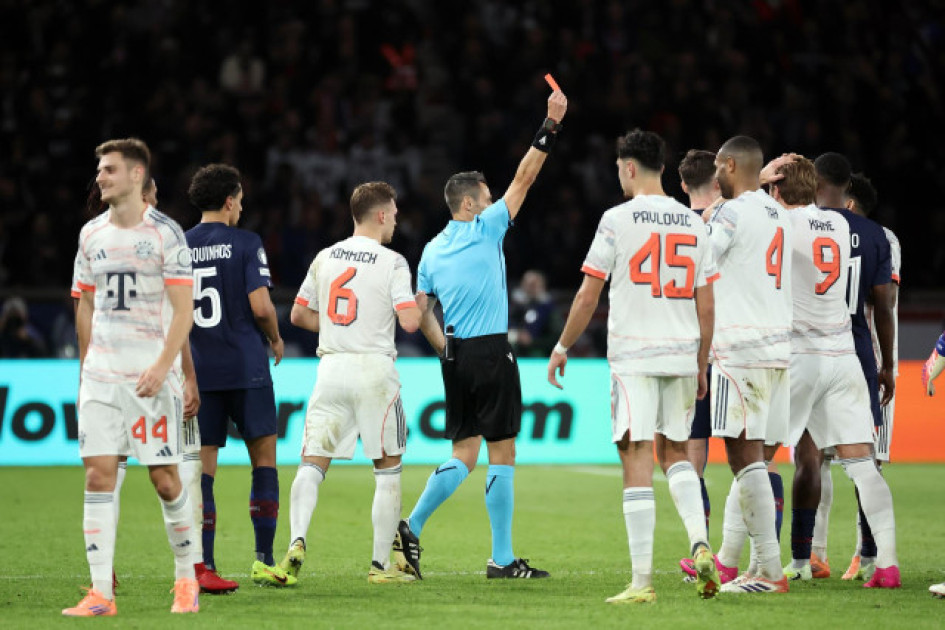 Luis Díaz fue expulsado en el partido PSG - Bayern tras una dura entrada contra Achraf Hakimi.