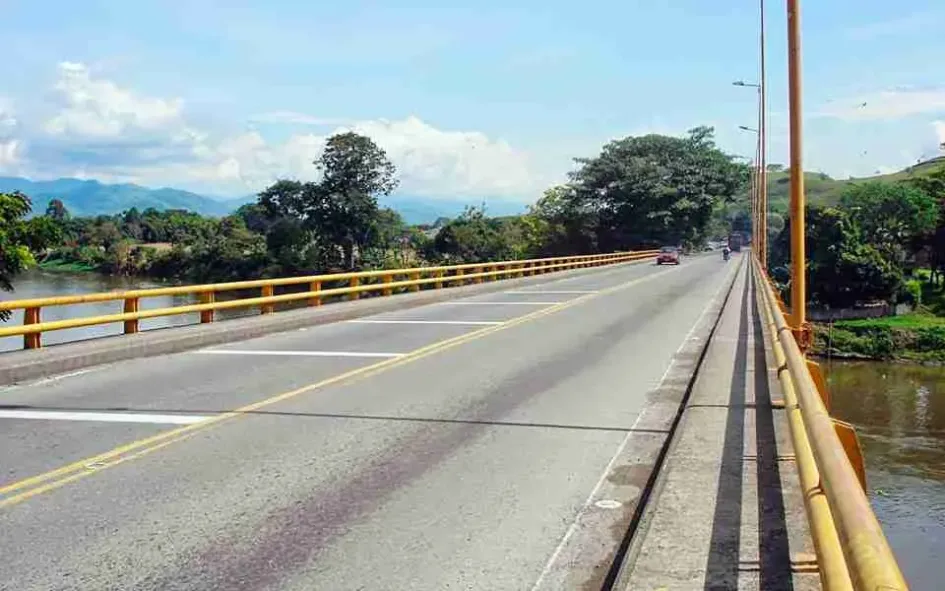Pacífico Tres intervendrá, entre otros, puntos de la vía Pereira-Medellín, como el puente Francisco Jaramillo (foto) en La Virginia (Risaralda).