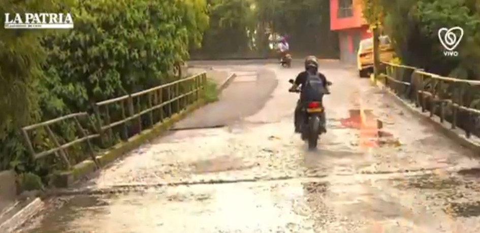 Peligro latente en el puente de Málaga: comunidad exige acción inmediata en Pereira