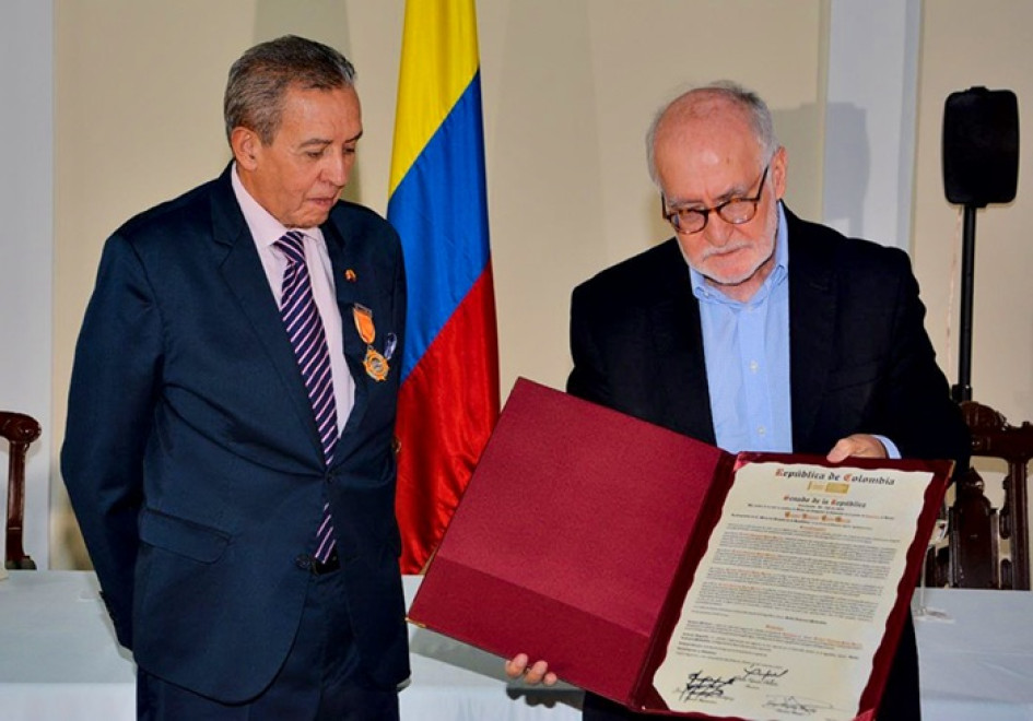 El Senado otorgó la Orden del Congreso de Colombia en el grado de Caballero a Eciebel Antonio Cano García, nacido en Salamina. 