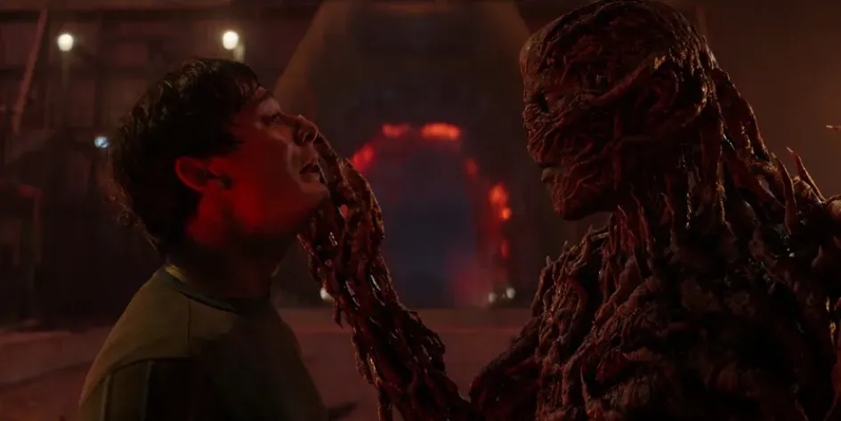 Fotograma de una de las escenas de la temporada 5 de la serie 'Stranger Things' con Noah Schnapp en el papel de Will Byers y Jamie Campbell Bower como Vecna.