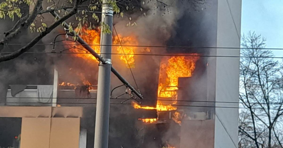 El proyectil de mortero destruyó la víspera cinco apartamentos del inmueble recién renovado y que 39 personas fueron realojadas.