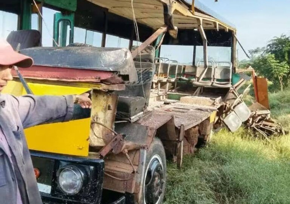 Este bus se vio involucrado en el accidente de tránsito contra una carreta y que deja hasta el momento 27 personas heridas.