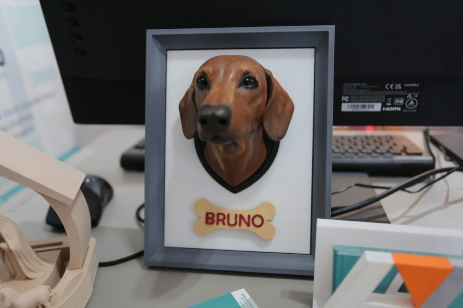 Inmortalice un recuerdo, a una persona o a su mascota. Ángel Felipe Quintero, cofundador de Akrono 3D, imprime recuerdos en tres dimensiones y cuenta la historia de su emprendimiento. 