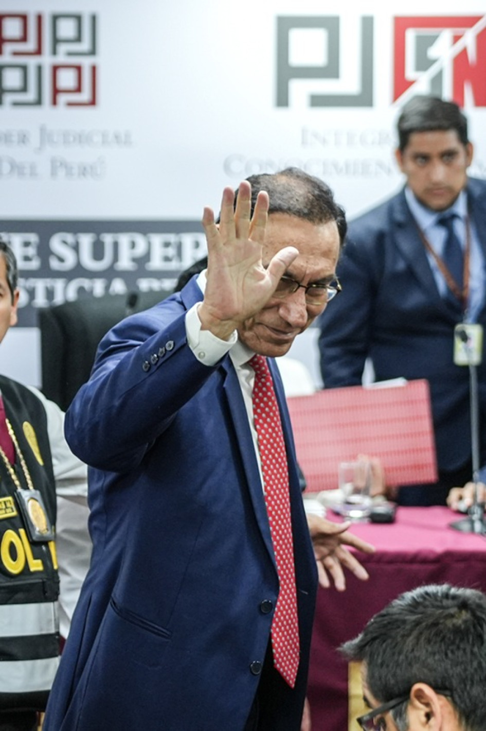 El expresidente de Perú Martín Vizcarra tras ser condenado pidió a sus seguidores que en las próximas elecciones de 2026 deben votar por su hermano, que lo reemplaza como candidato a la Presidencia.