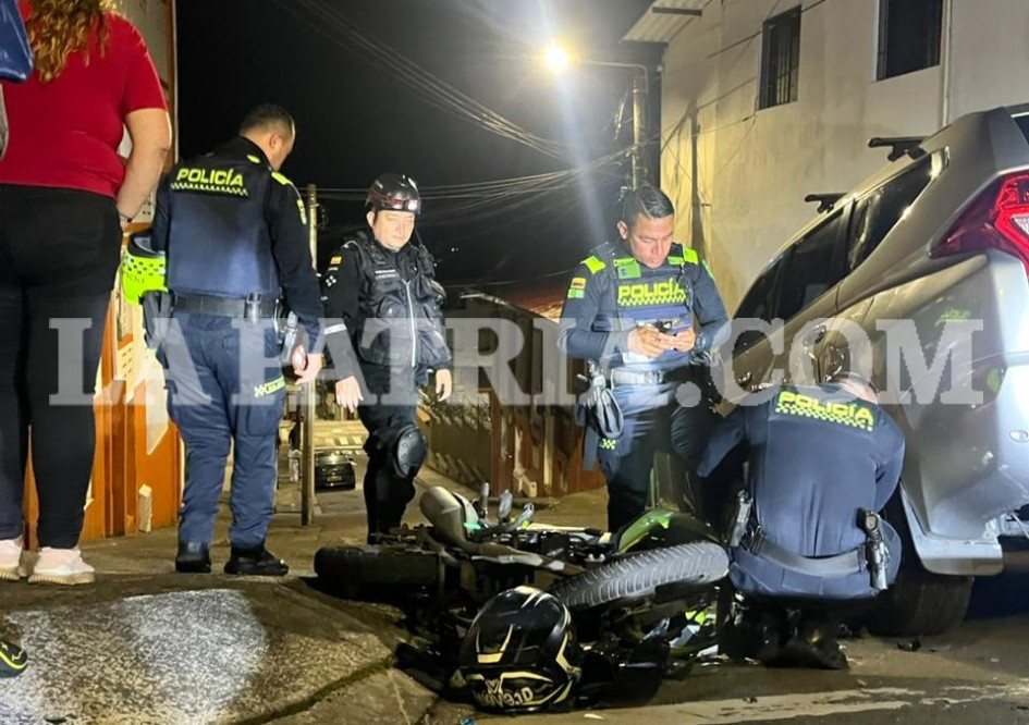 El motociclista sufrió graves lesiones y debieron trasladarlo a un hospital.