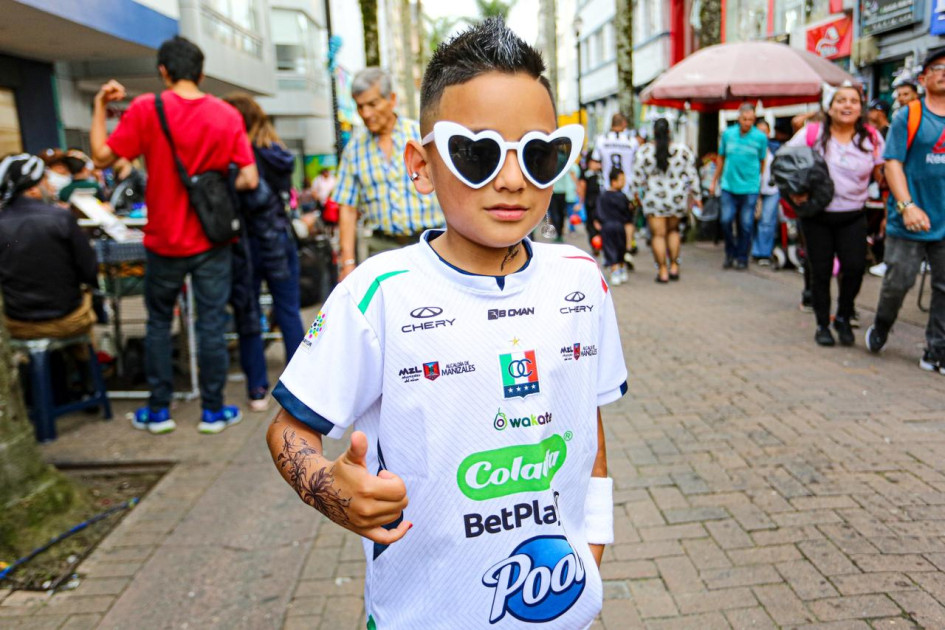  Emiliano Osorio Quiceno, el niño que se disfrazó de Dayro Moreno en Manizales. El goleador lo está buscando.