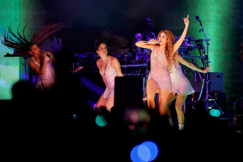 Shakira se presentó ante unos 35.000 espectadores.