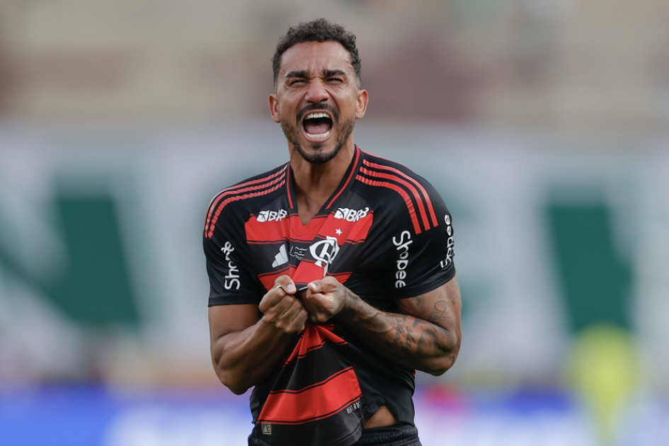 Danilo da Silva de Flamengo celebra su gol este sábado