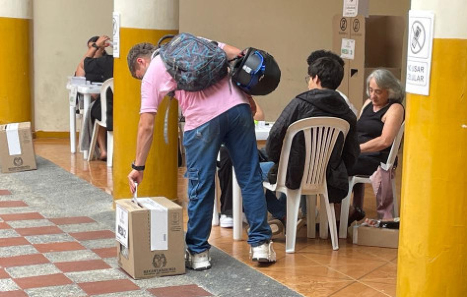 Dos expertos explican cómo funciona la ley de garantías en Colombia. Atentos a los cambios en contratación con dineros públicos, evite errores comunes. 