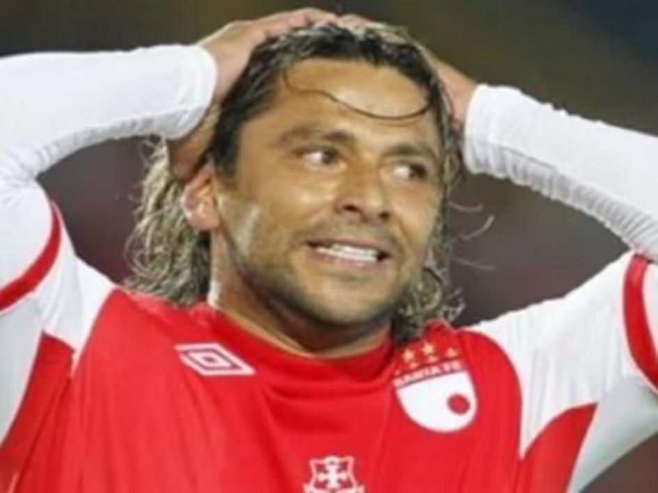 Gerardo "La Bestia" Bedoya es reconocido oficialmente por el récord Guinness como el jugador con más expulsiones en la historia del fútbol.