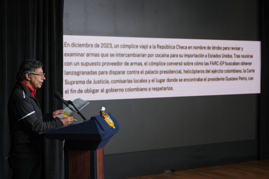 Fotografía cedida por la Presidencia de Colombia de su mandatario, Gustavo Petro, hablando durante una alocución este viernes, en Bogotá (Colombia).