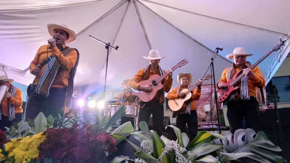 A  Anserma (Caldas) llegaron desde diferentes municipios del Eje Cafetero intérpretes de música parrandera.  