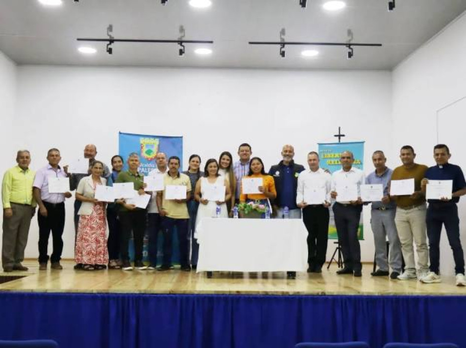 Fotos I Facebook alcaldías I LA PATRIA  Un compendio de noticias de municipios expone la capacitación a líderes religiosos e integrantes de diversas congregaciones. El anuncio de demoliciones. Homenaje a la banda sinfónica por sus logros y galería de imágenes de las fiestas en el municipio.