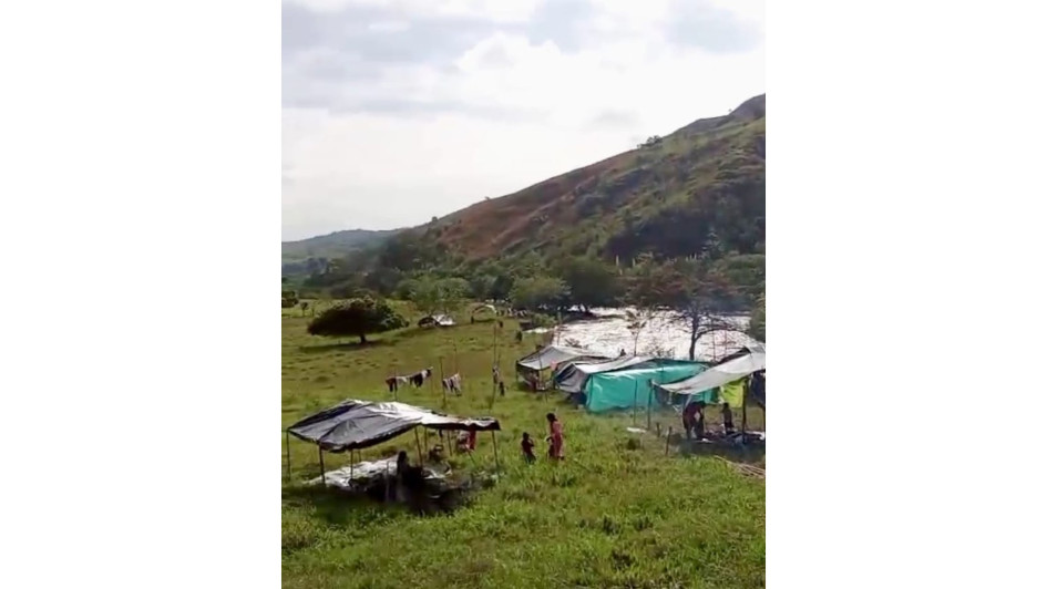 Indigenas siguen llegando a un predio que el pasado 23 de octubre ocuparon en la vía Valdivia, en Anserma.