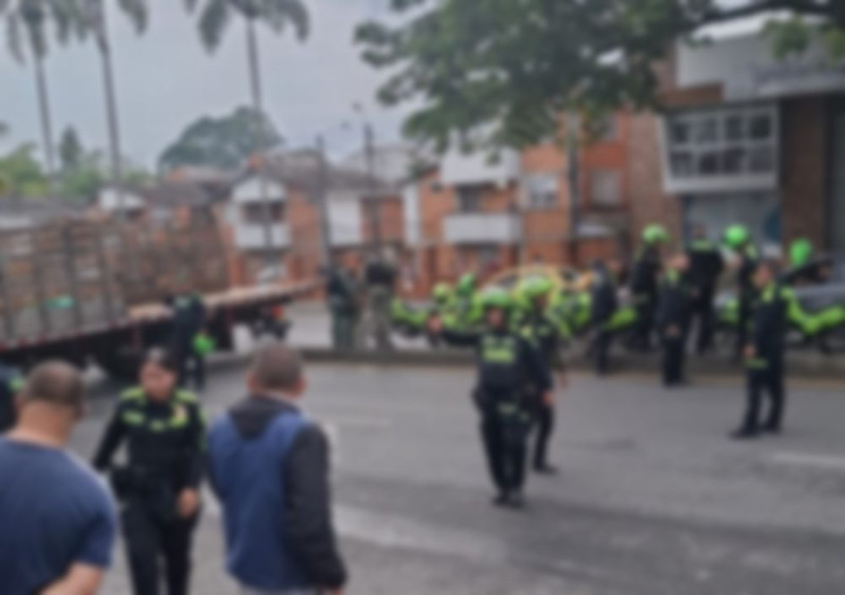 En medio de la reacción policial el hombre fue herido en una de sus piernas con arma de fuego