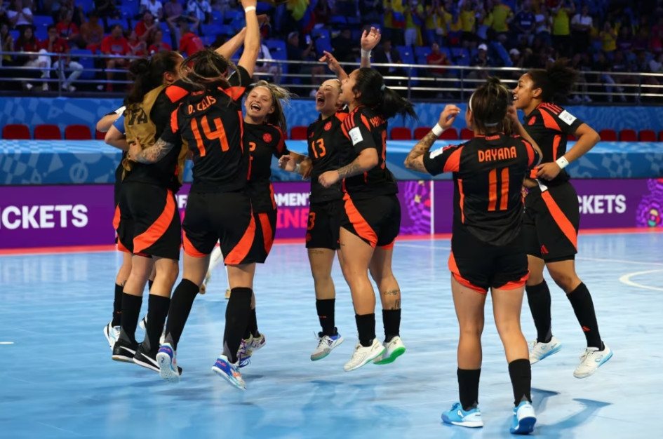 Las jugadoras de Colombia celebraron la clasificación a cuartos de final del Mundial de Fútbol Sala Femenino luego de golear a Tailandia. Argentina será el próximo reto.