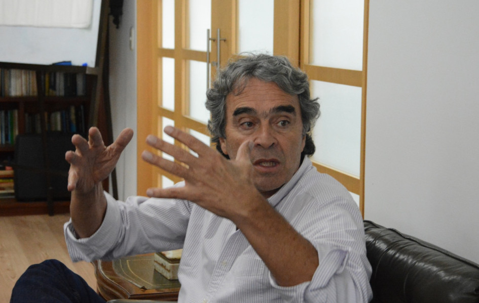 Entrevista con el precandidato presidencial Sergio Fajardo. Plantea que el Eje Cafetero tenga el mejor proyecto turístico de Latinoamérica y apoyar más cables aéreos en Manizales.