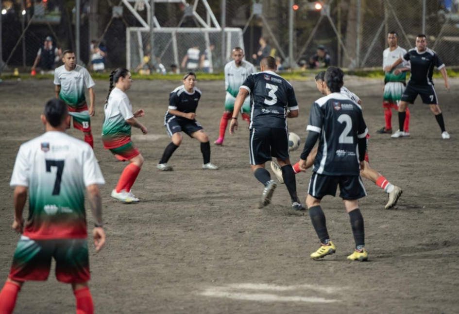 Ocho comunas de Manizales disputan en La Asunción el torneo interno relámpago de Holocausto Norte. Una mujer siempre debe jugar. Están listas las semifinales.