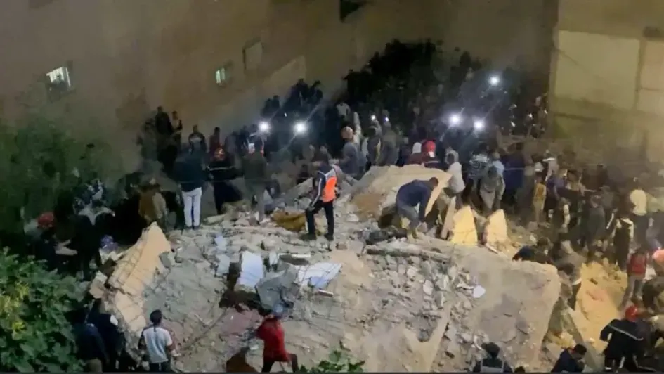 El siniestro se produjo en la noche del martes a miércoles en el barrio Mostaqbal, en Fez, cuando dos inmuebles de cuatro plantas se derrumbaron.