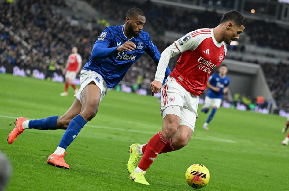 El Arsenal sigue aferrado al liderato de la Premier League.