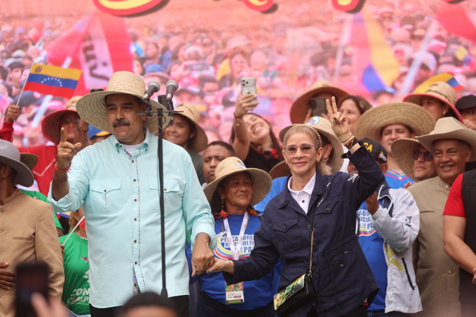 El presidente de Venezuela, Nicolás Maduro, junto a su esposa Cilia Flores durante una marcha en Caracas (Venezuela).